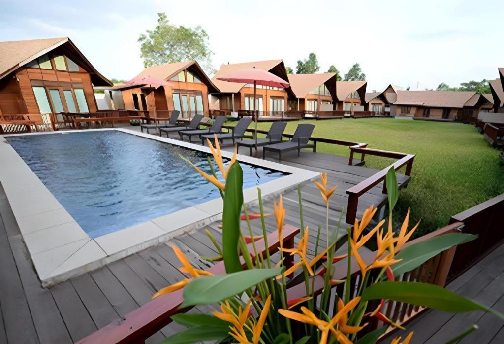 100 Islands Resort & Spa Surat Thani Esterno foto