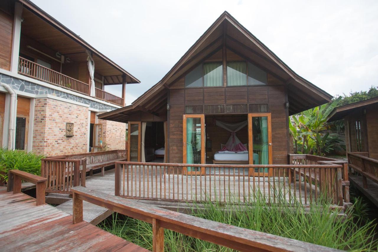 100 Islands Resort & Spa Surat Thani Esterno foto